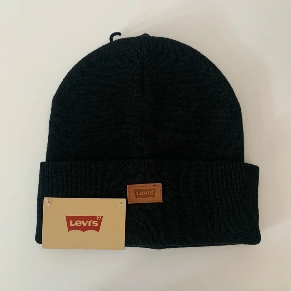 NWT. LEVI’S Signature Cuffed Beanie